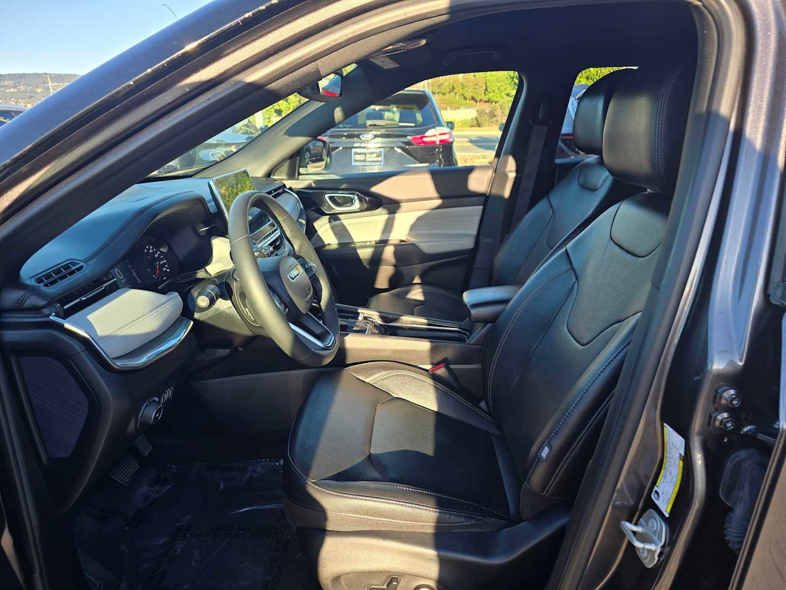 Used 2023 Jeep Compass Limited image 22