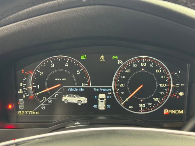 Used 2015 Cadillac Escalade Luxury RWD image 2
