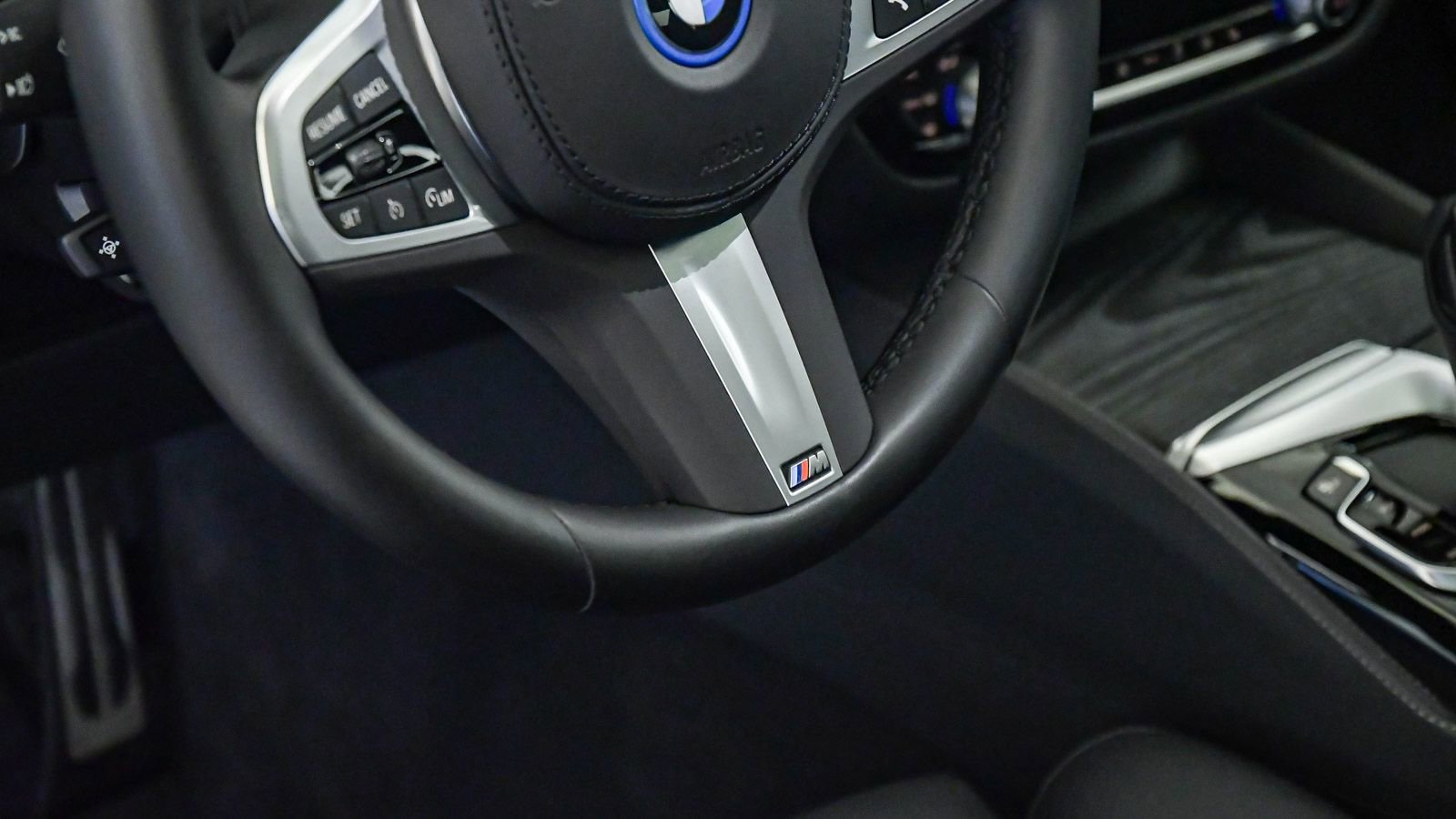 Certified 2023 BMW 530e w/ M Sport Package image 19