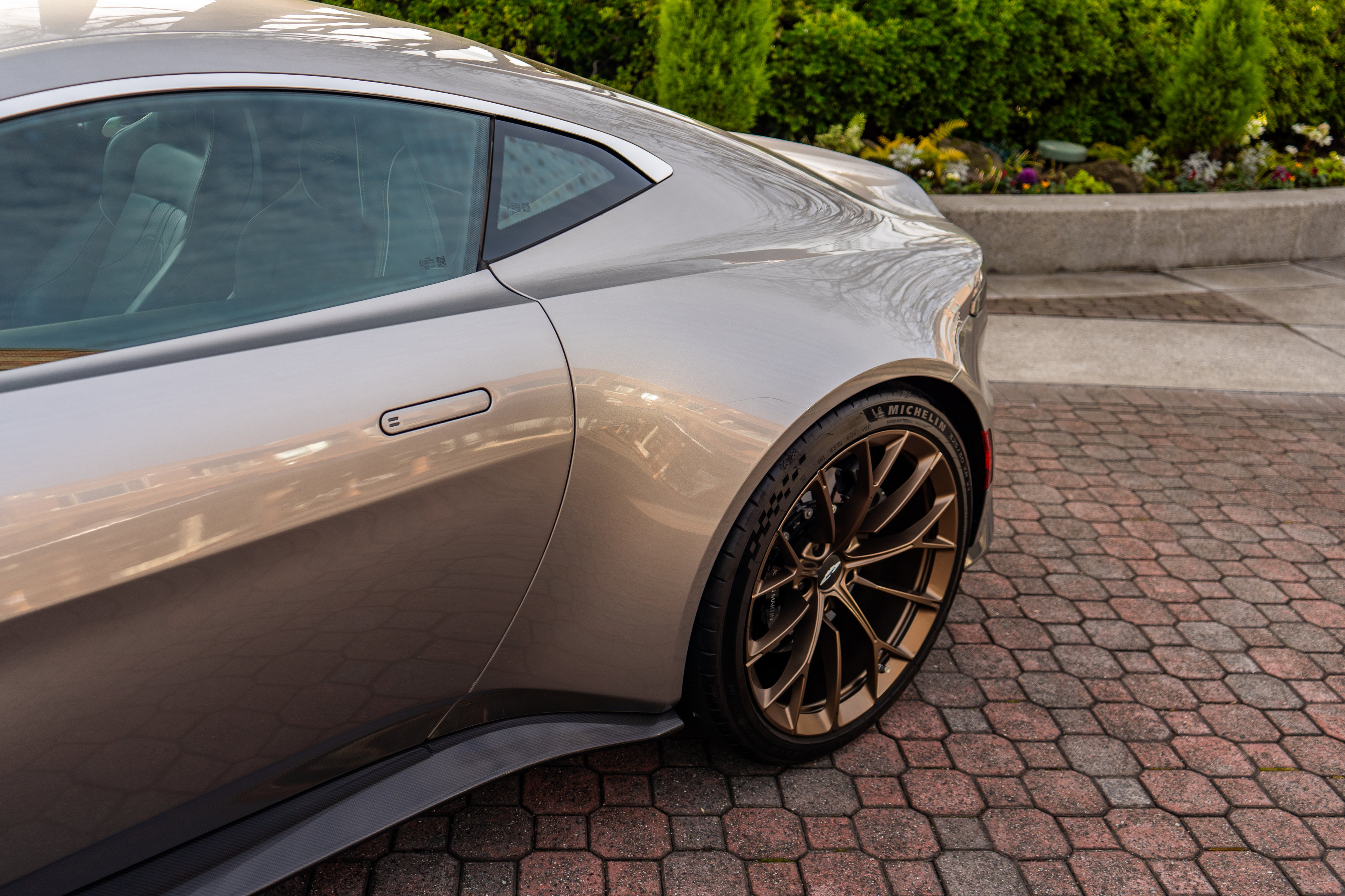 Used 2025 Aston Martin V8 Vantage Coupe image 34