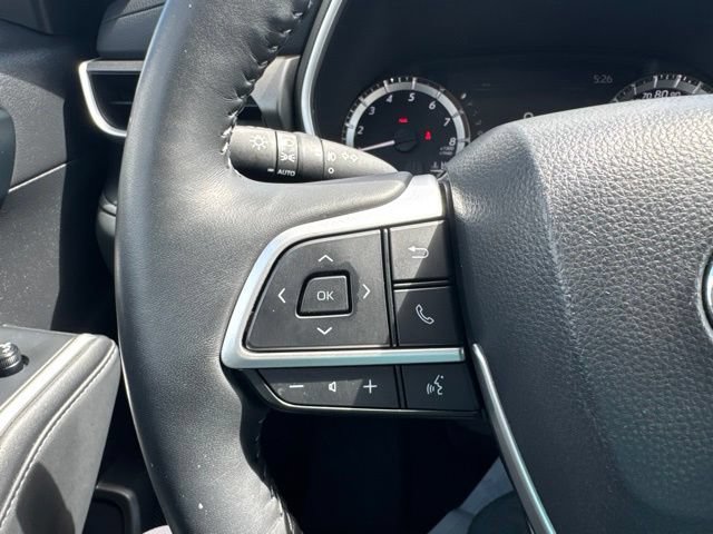 Used 2024 Toyota Highlander LE AWD/4WD image 23