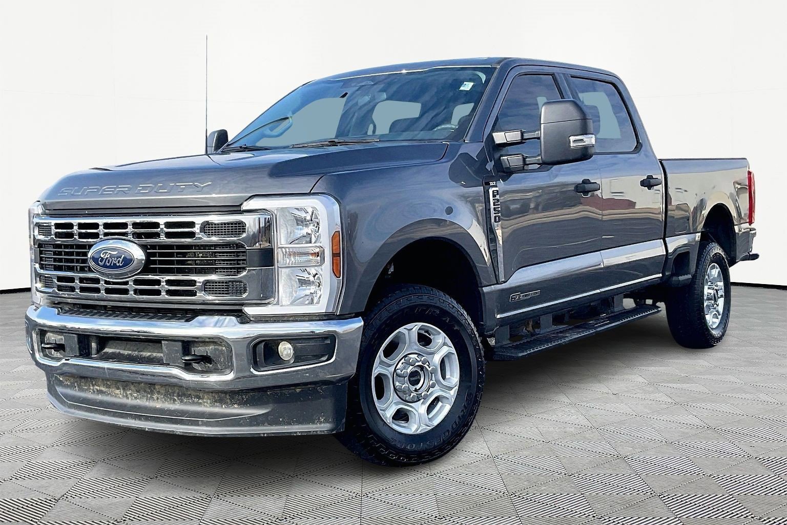 Used 2025 Ford F250 XLT w/ FX4 Off-Road Package image 2
