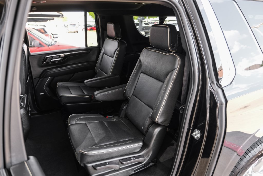 Used 2026 Chevrolet Suburban Premier AWD/4WD image 34
