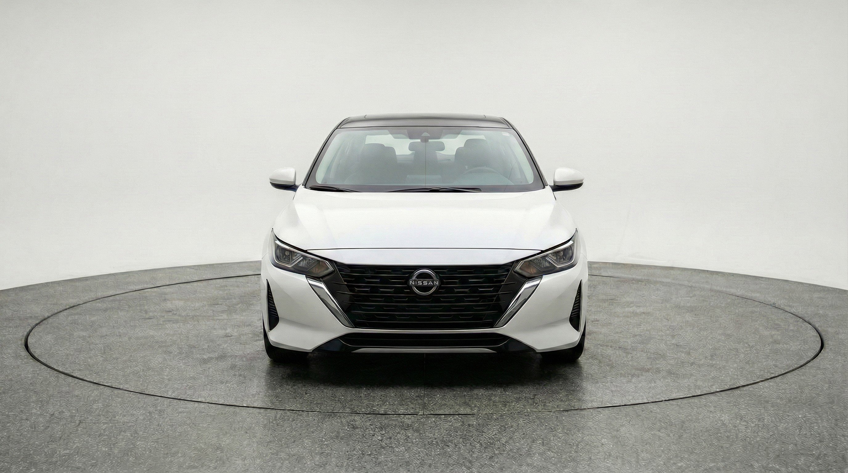 Used 2025 Nissan Sentra SV image 2