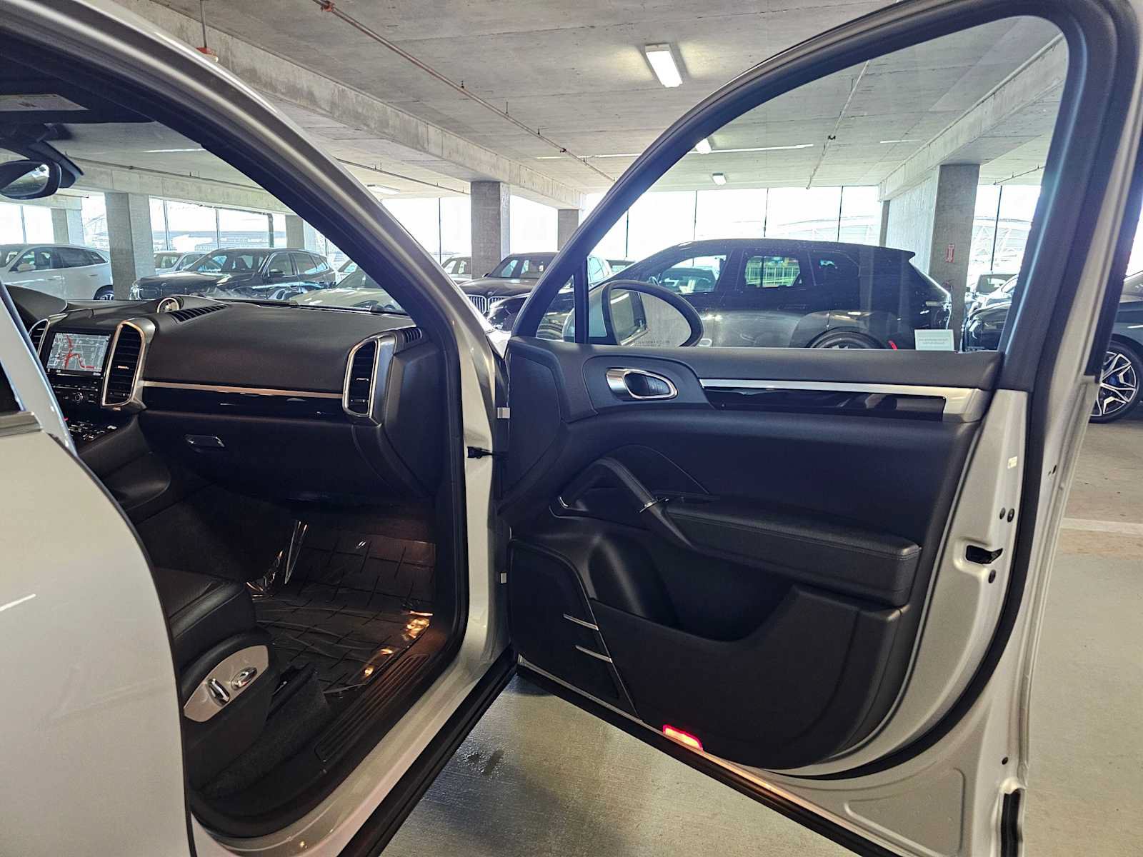 Used 2013 Porsche Cayenne AWD/4WD image 34