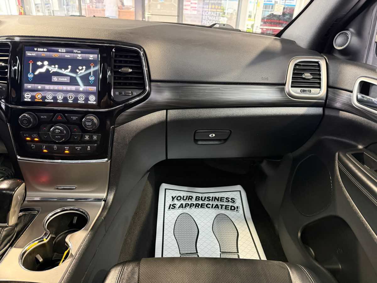 Used 2021 Jeep Grand Cherokee Laredo X AWD/4WD image 18