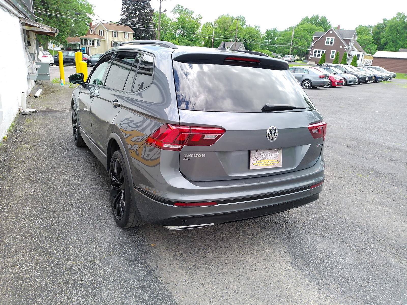 Used 2021 Volkswagen Tiguan SE R-Line AWD/4WD image 4