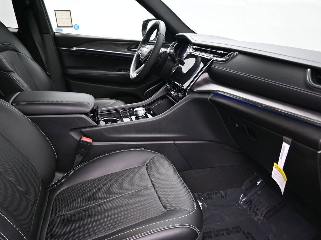 Used 2023 Jeep Grand Cherokee Overland image 17