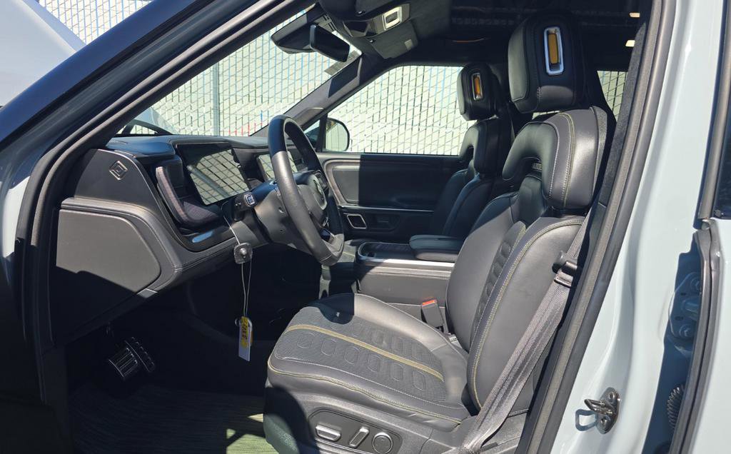 Used 2024 Rivian R1S Adventure image 7