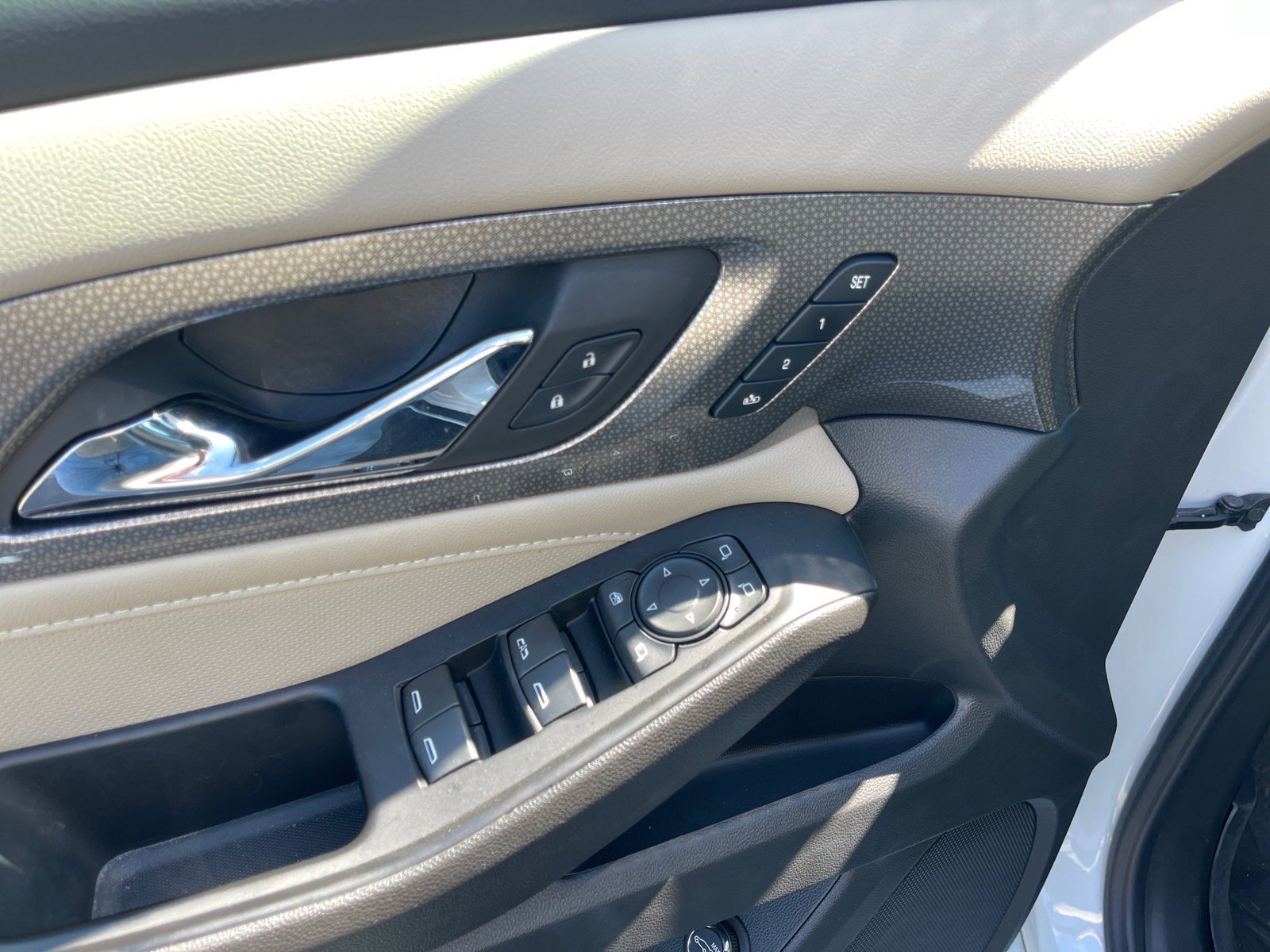 Used 2023 Chevrolet Traverse Premier FWD image 8