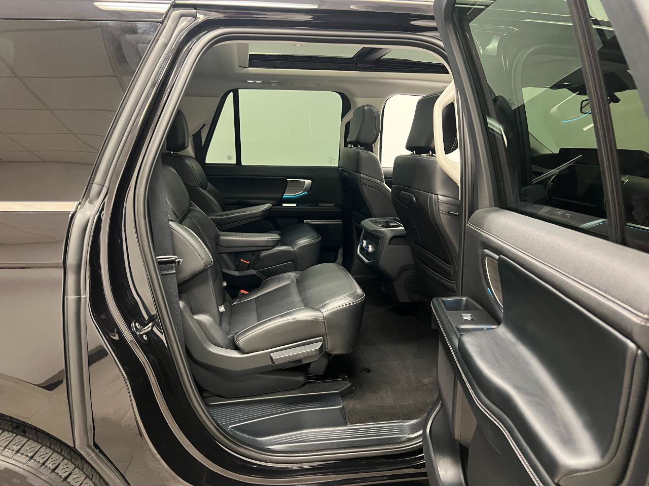 Used 2025 Ford Expedition Max Platinum AWD/4WD image 32