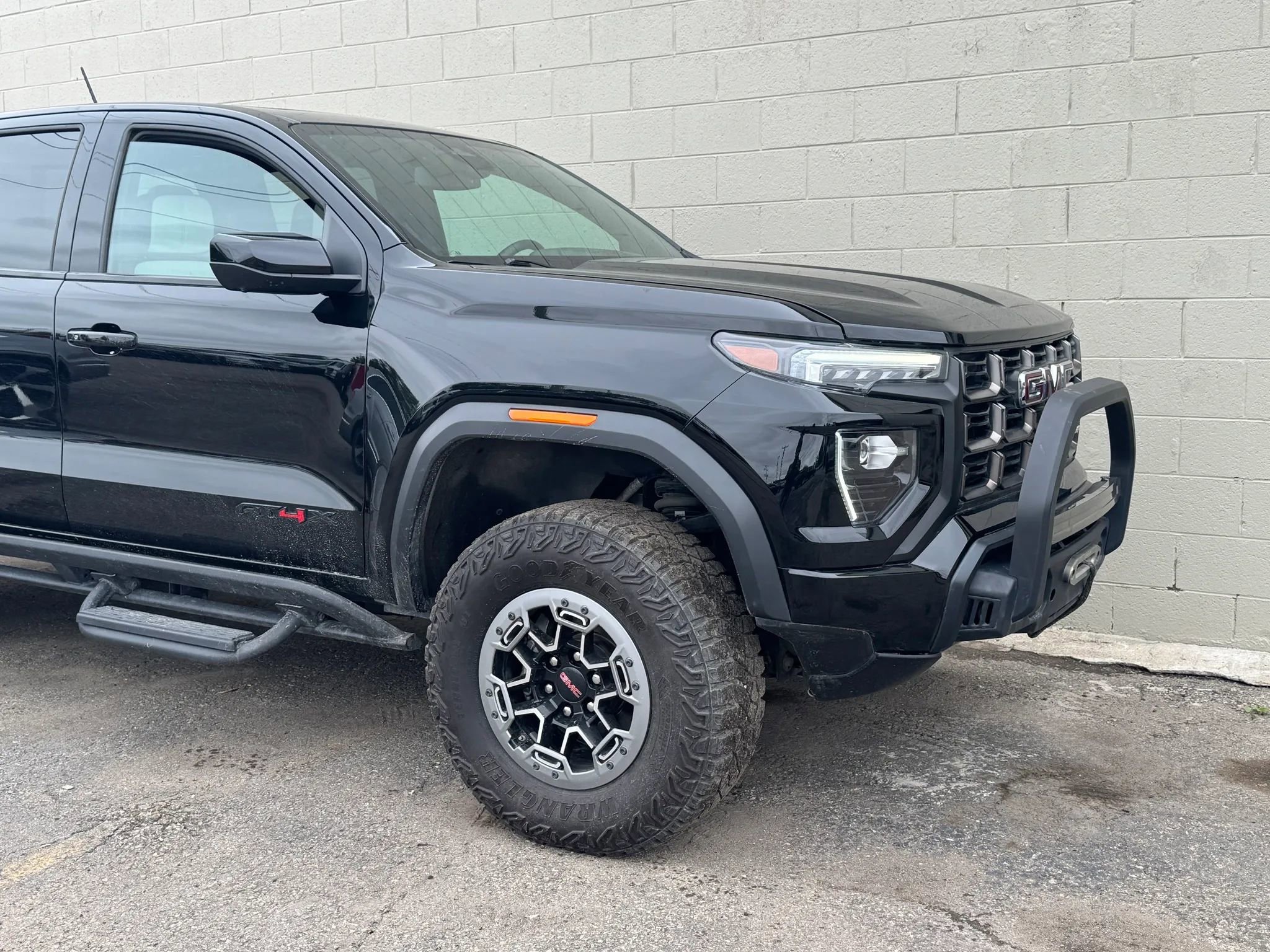Used 2023 GMC Canyon AT4X w/ Edition 1 AWD/4WD image 8