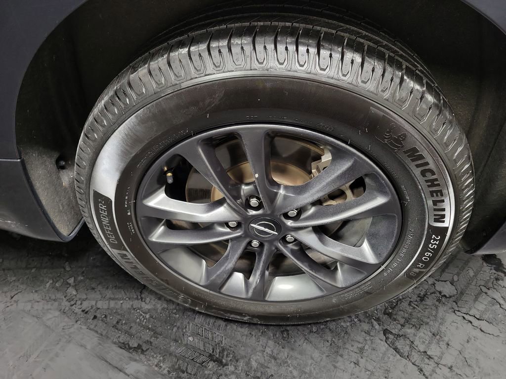 Used 2020 Chrysler Pacifica Touring-L w/ Advanced Safetytec Group image 11