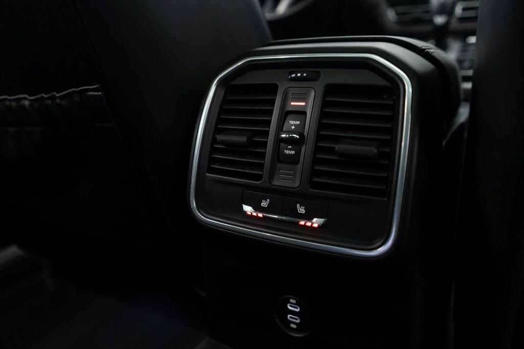 Used 2023 Porsche Macan Turbo image 30