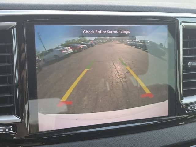 Used 2023 Chrysler Pacifica Touring-L FWD image 6