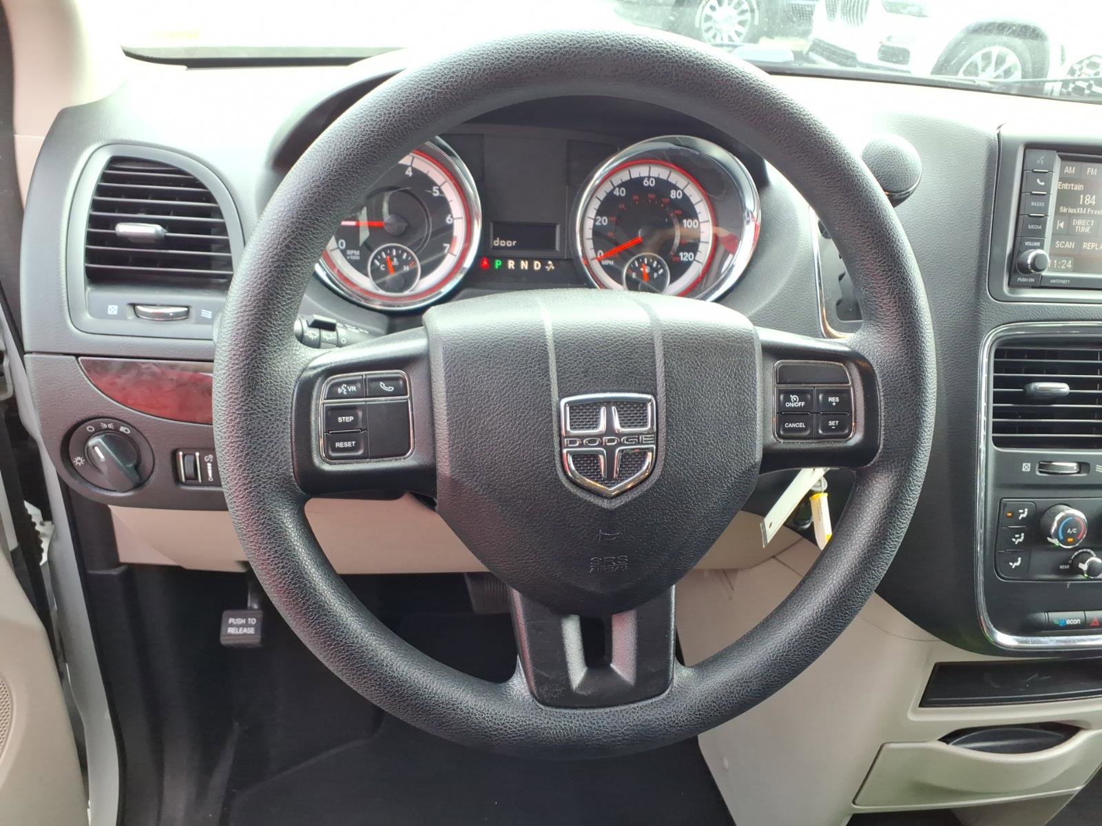 Used 2019 Dodge Grand Caravan SE w/ UConnect Hands-Free Group image 8