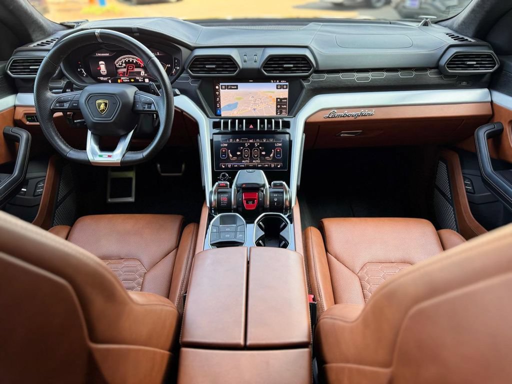 Used 2019 Lamborghini Urus AWD/4WD image 29