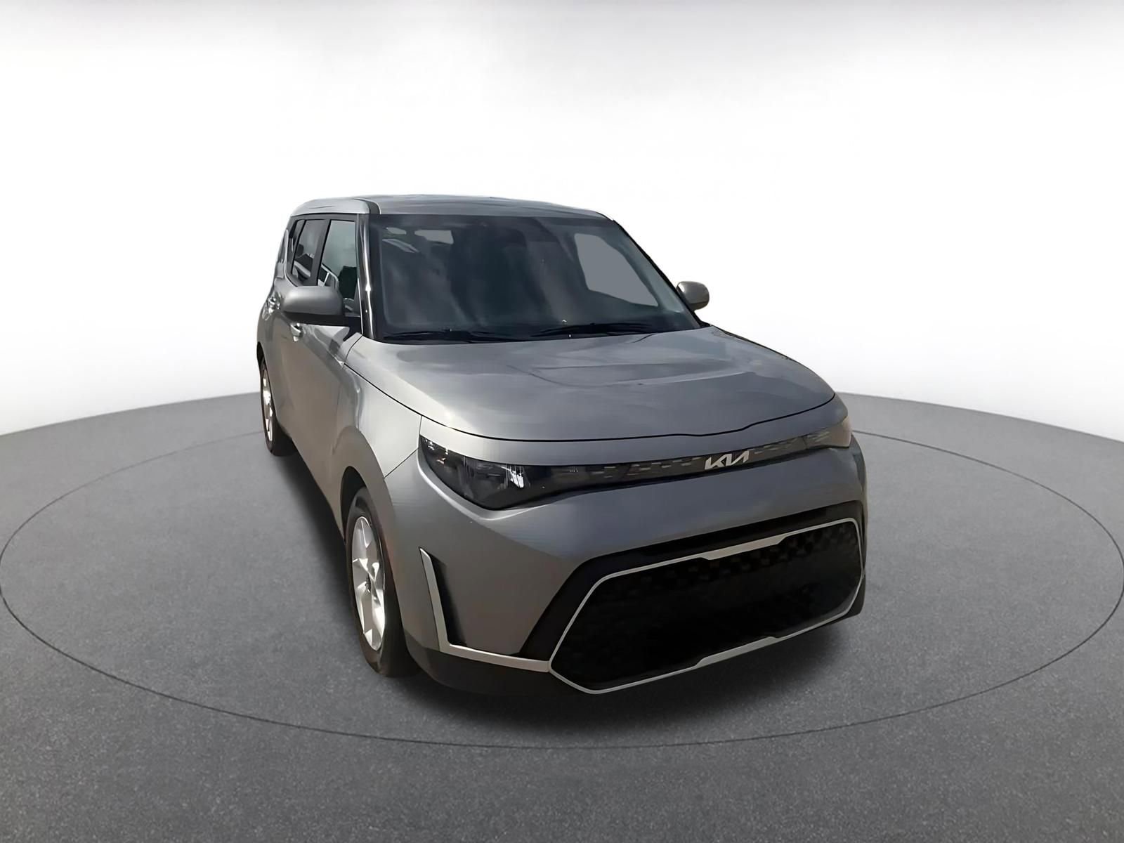 Used 2025 Kia Soul LX w/ LX Technology Package FWD image 3