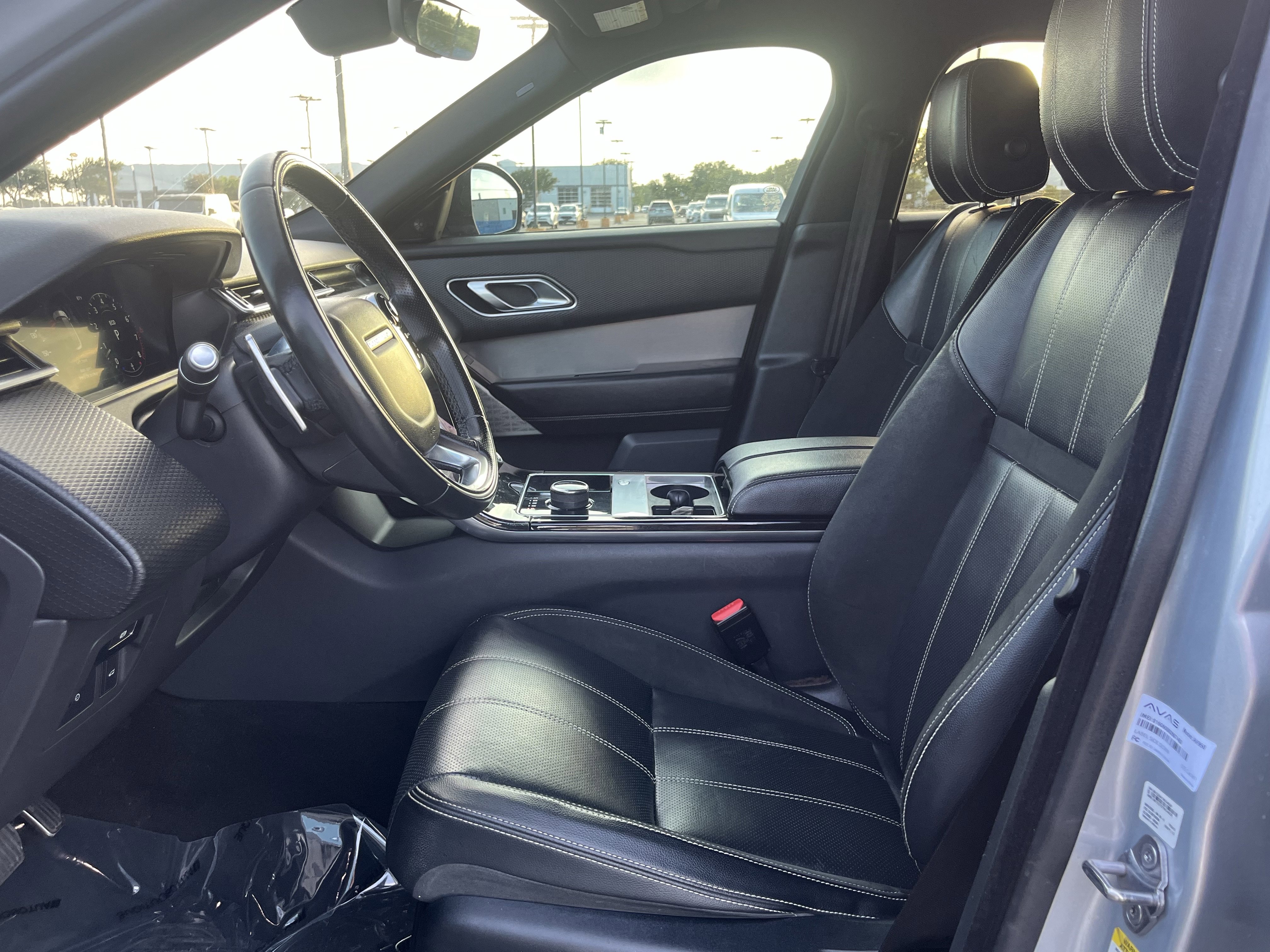 Used 2018 Land Rover Range Rover Velar R-Dynamic SE AWD/4WD image 28