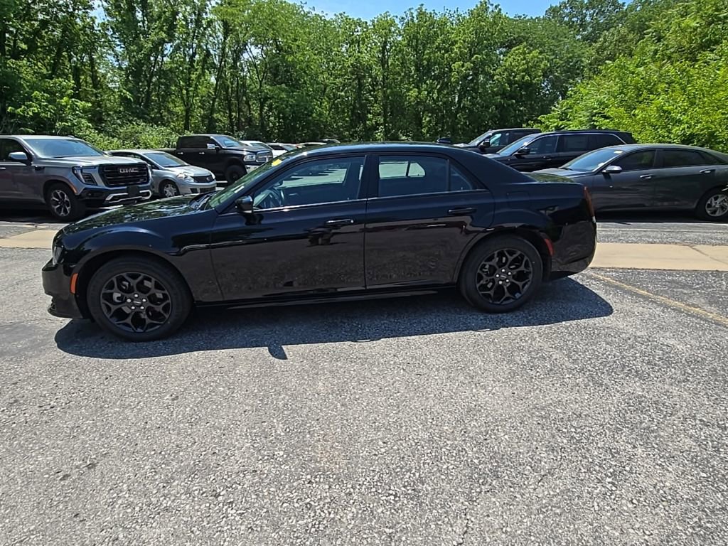 Used 2021 Chrysler 300 Touring L AWD/4WD image 3