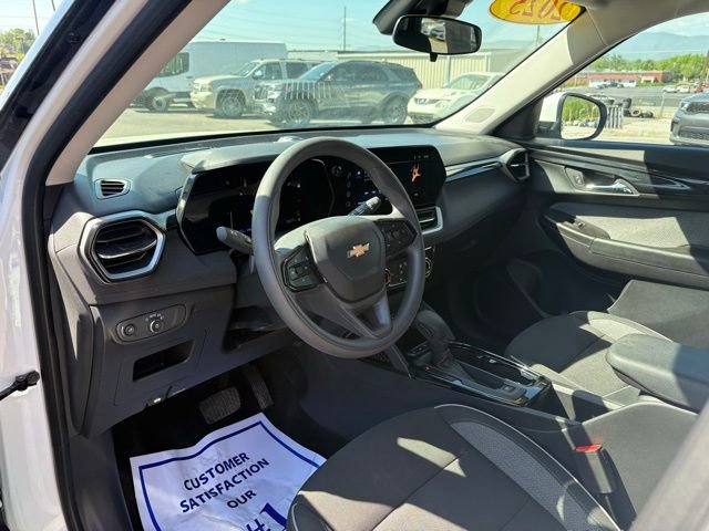 Used 2025 Chevrolet TrailBlazer LT AWD/4WD image 3
