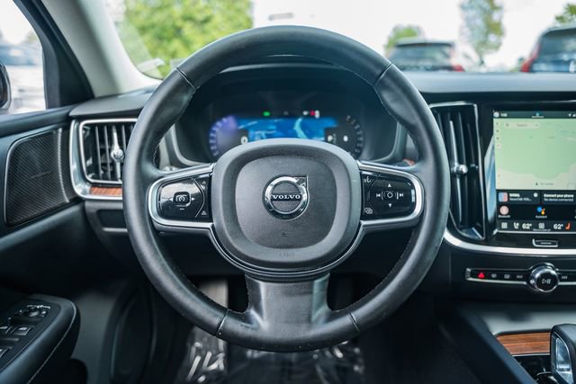 Used 2025 Volvo S60 B5 Plus image 26