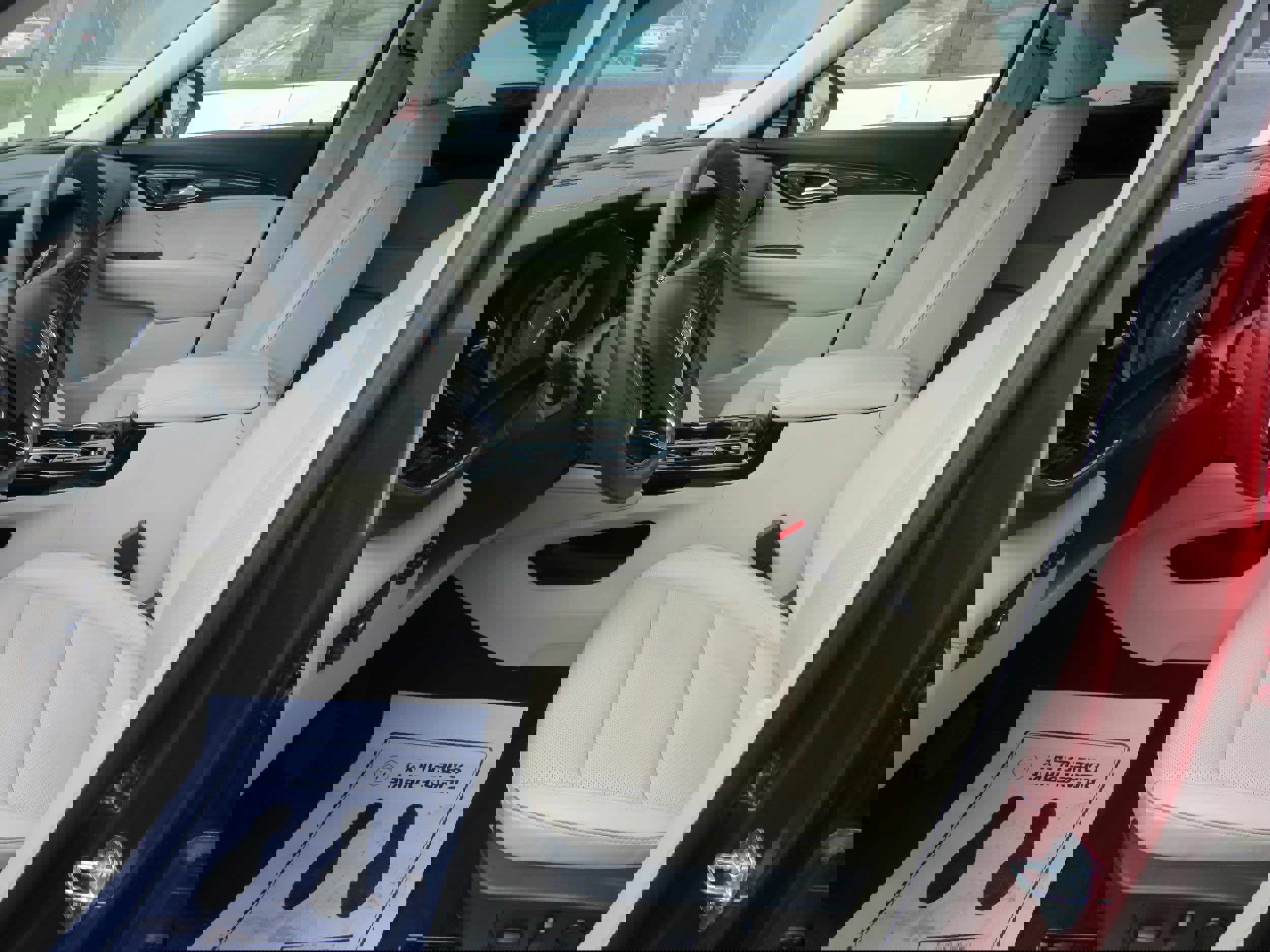 Used 2021 Buick Envision Essence w/ Technology Package I image 9