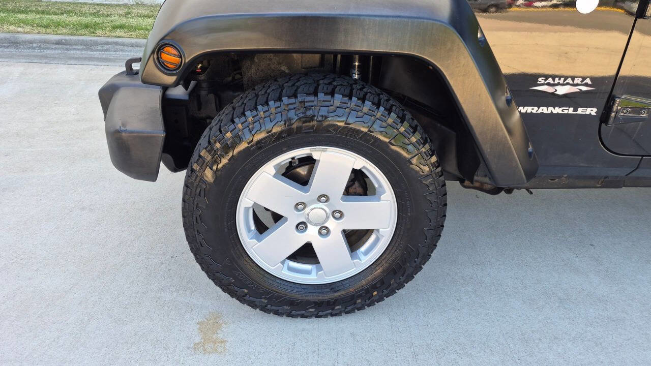 Used 2008 Jeep Wrangler Sahara w/ Dual Top Group AWD/4WD image 15