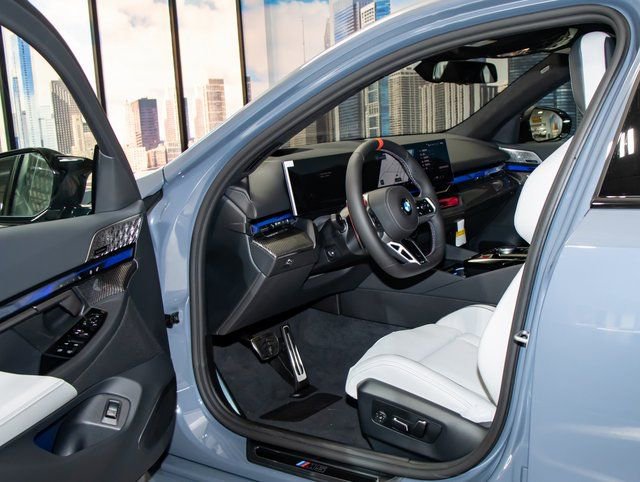 New 2026 BMW M5 w/ Executive Package image 13