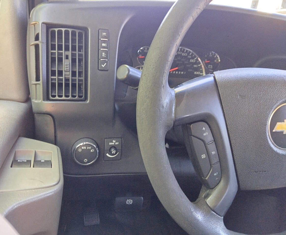 Used 2015 Chevrolet Express 2500 image 15