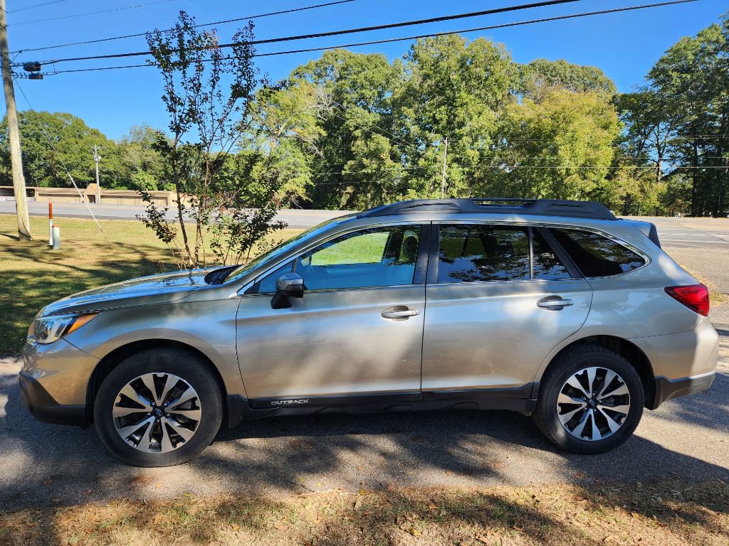 Used 2017 Subaru Outback 2.5i Premium image 3