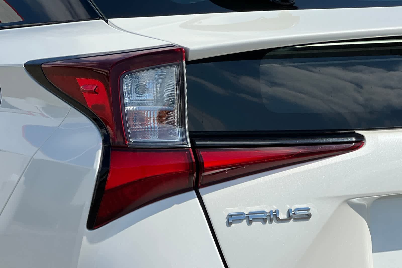 Certified 2019 Toyota Prius LE w/ Carpet Mat Package FWD image 31