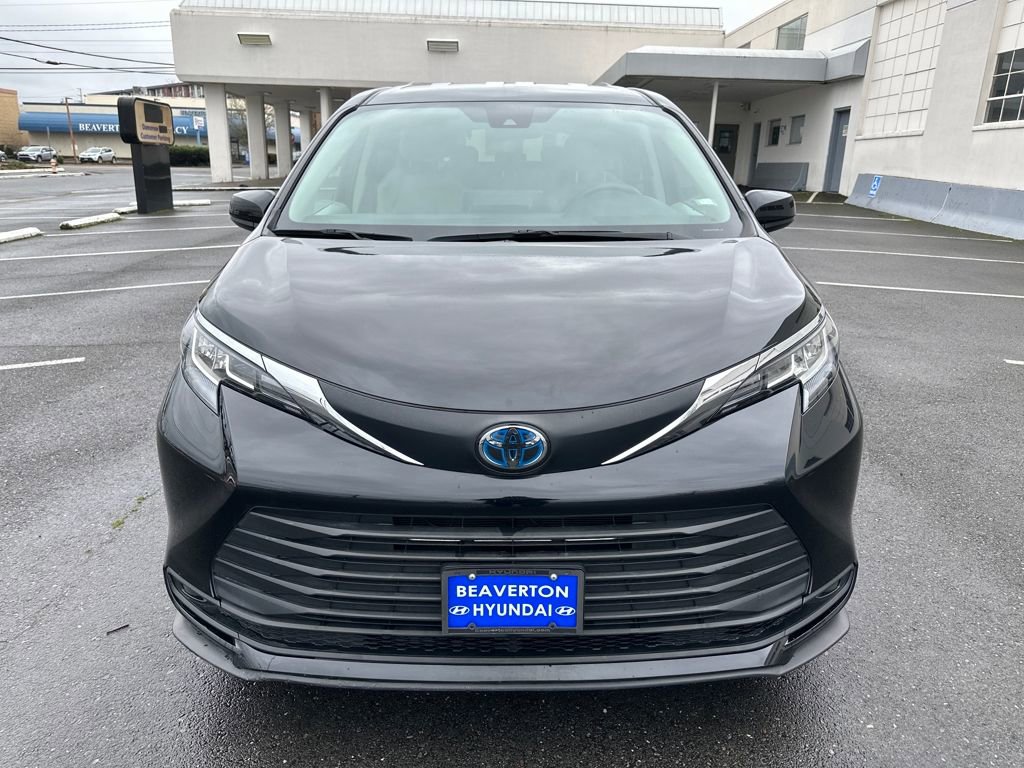 Used 2021 Toyota Sienna LE image 9