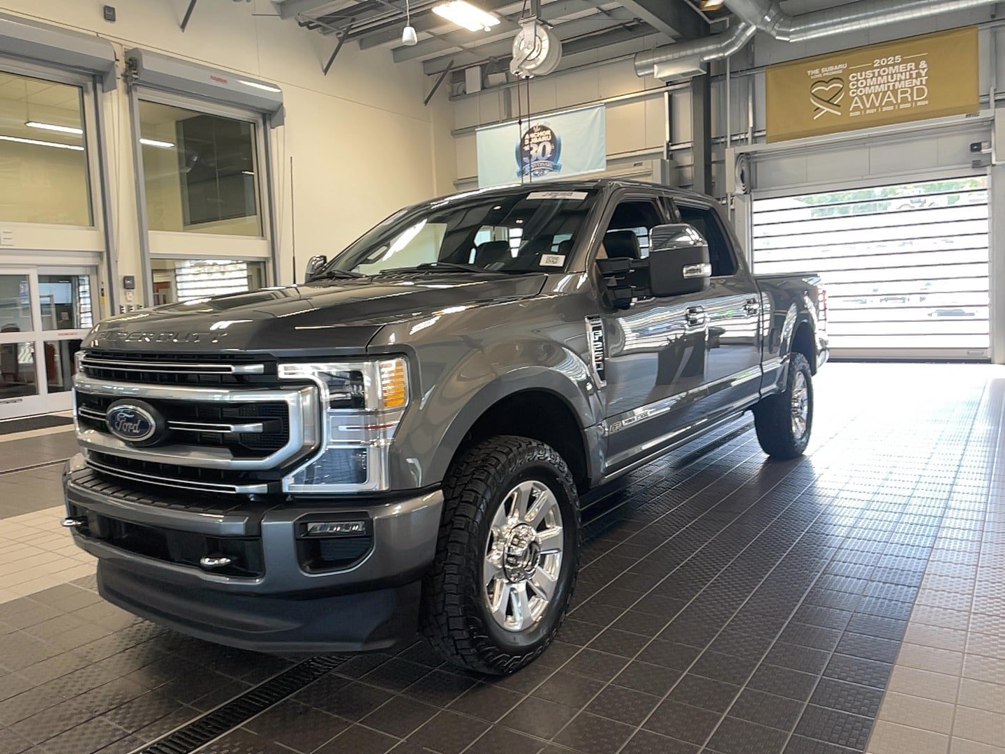 Used 2022 Ford F250 Platinum w/ FX4 Off-Road Package AWD/4WD image 4