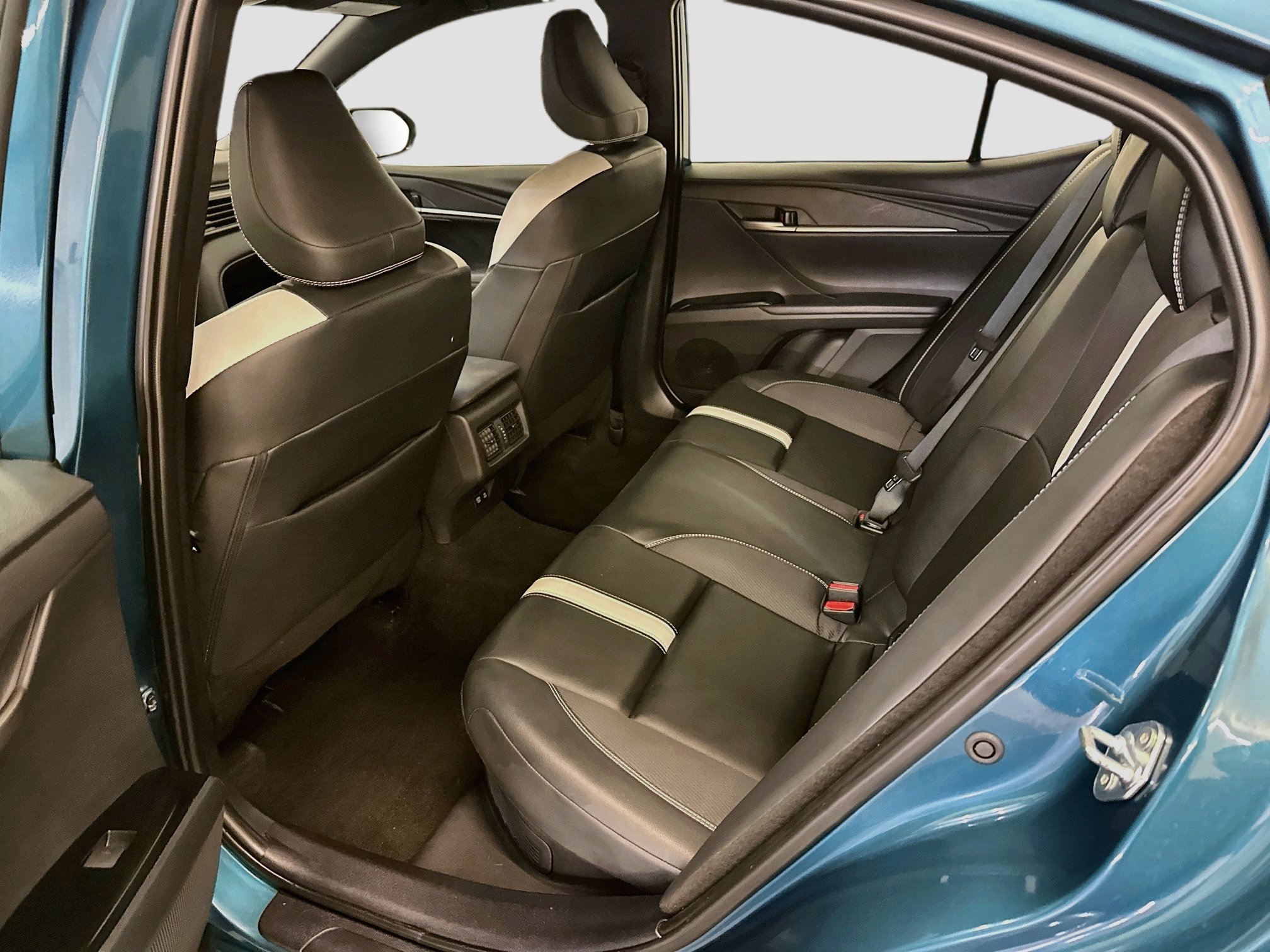 Used 2025 Toyota Camry SE FWD image 28