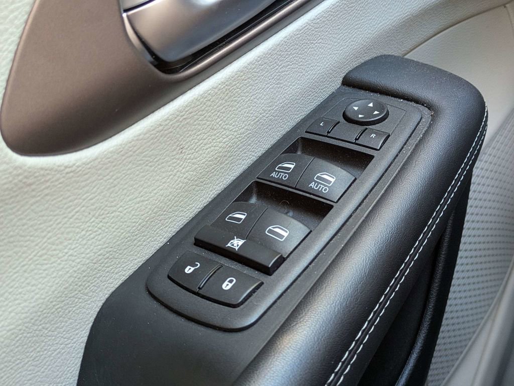 Used 2023 Chrysler Voyager LX image 26