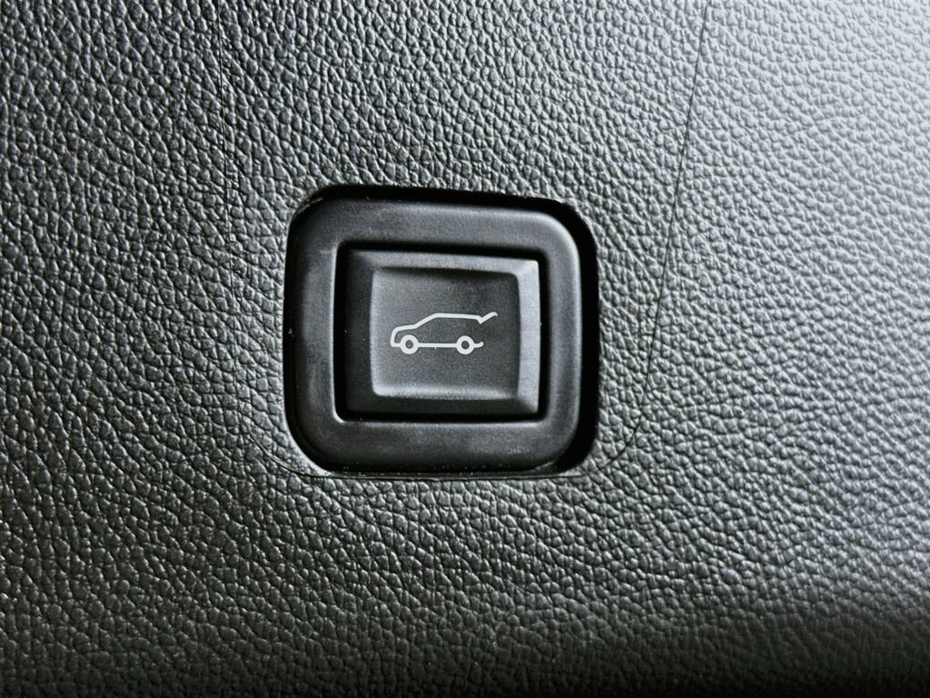 Used 2023 Chevrolet Traverse RS AWD/4WD image 29