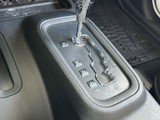 Certified 2017 Jeep Wrangler Unlimited Rubicon w/ Connectivity Group image 36