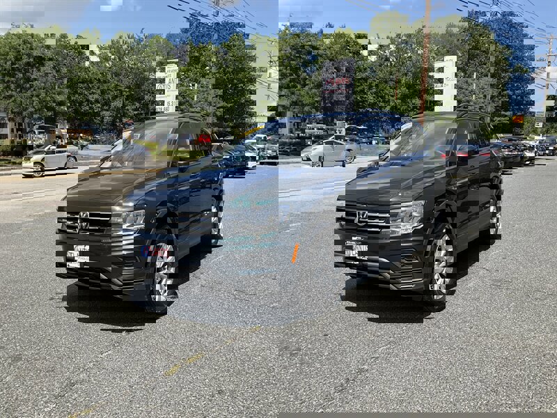 Used 2018 Volkswagen Tiguan S image 1