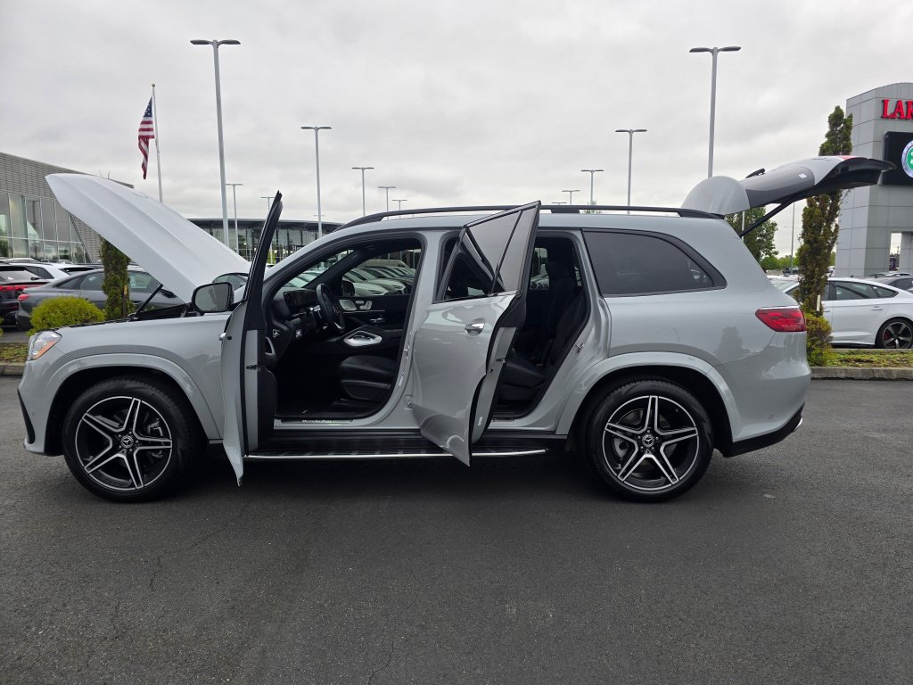 Used 2024 Mercedes-Benz GLS 450 4MATIC image 12
