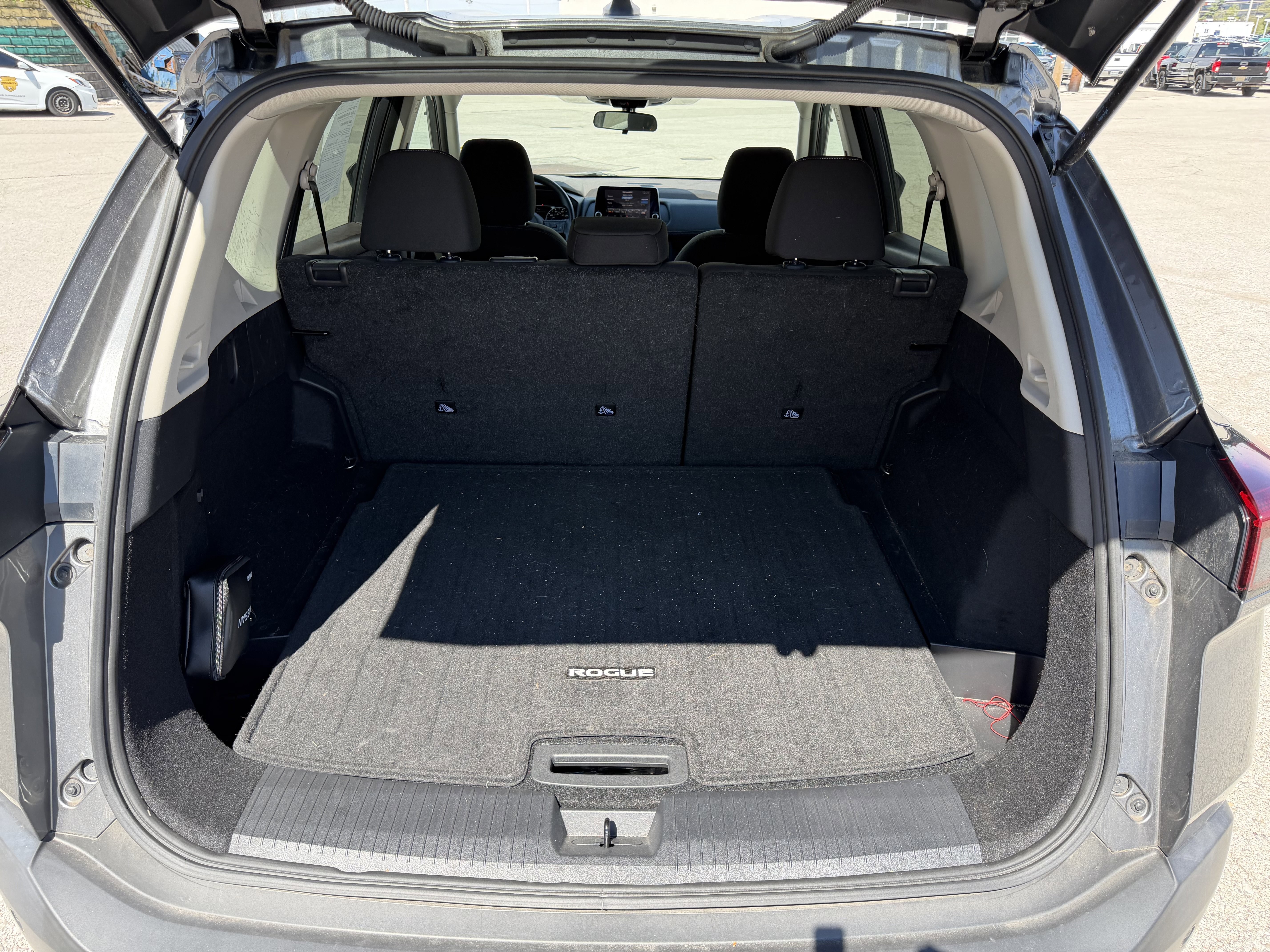 Used 2023 Nissan Rogue S image 9