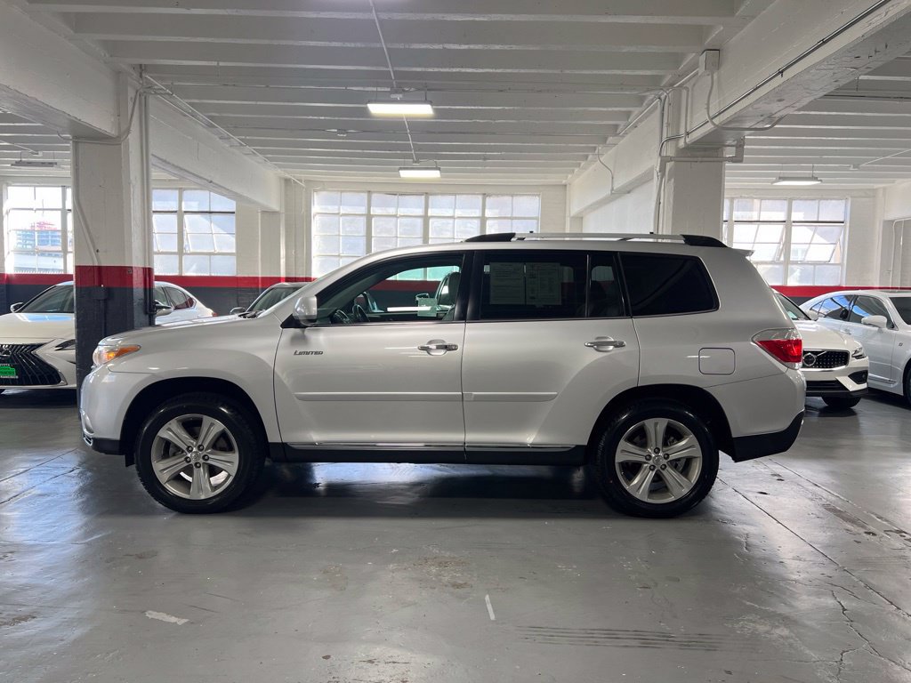Used 2013 Toyota Highlander Limited FWD image 2