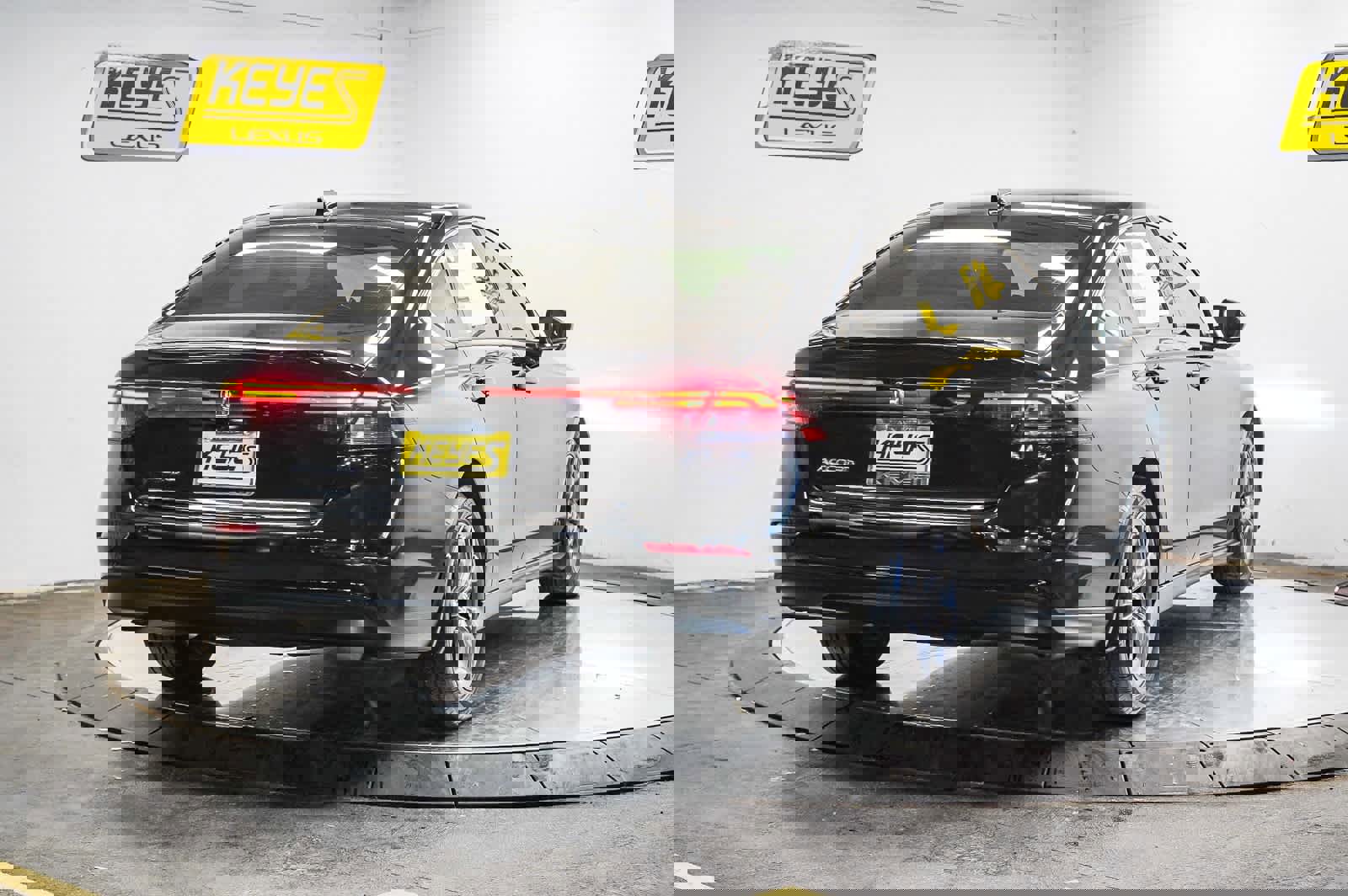 Used 2023 Honda Accord EX image 4