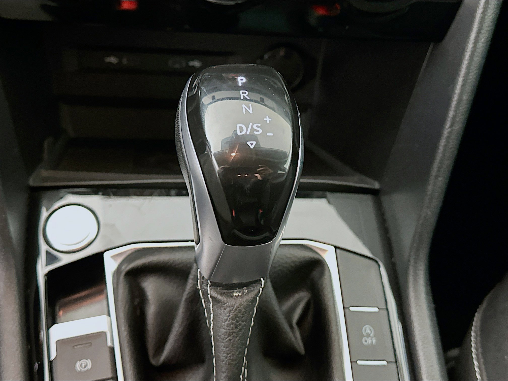 Used 2024 Volkswagen Taos SE image 24