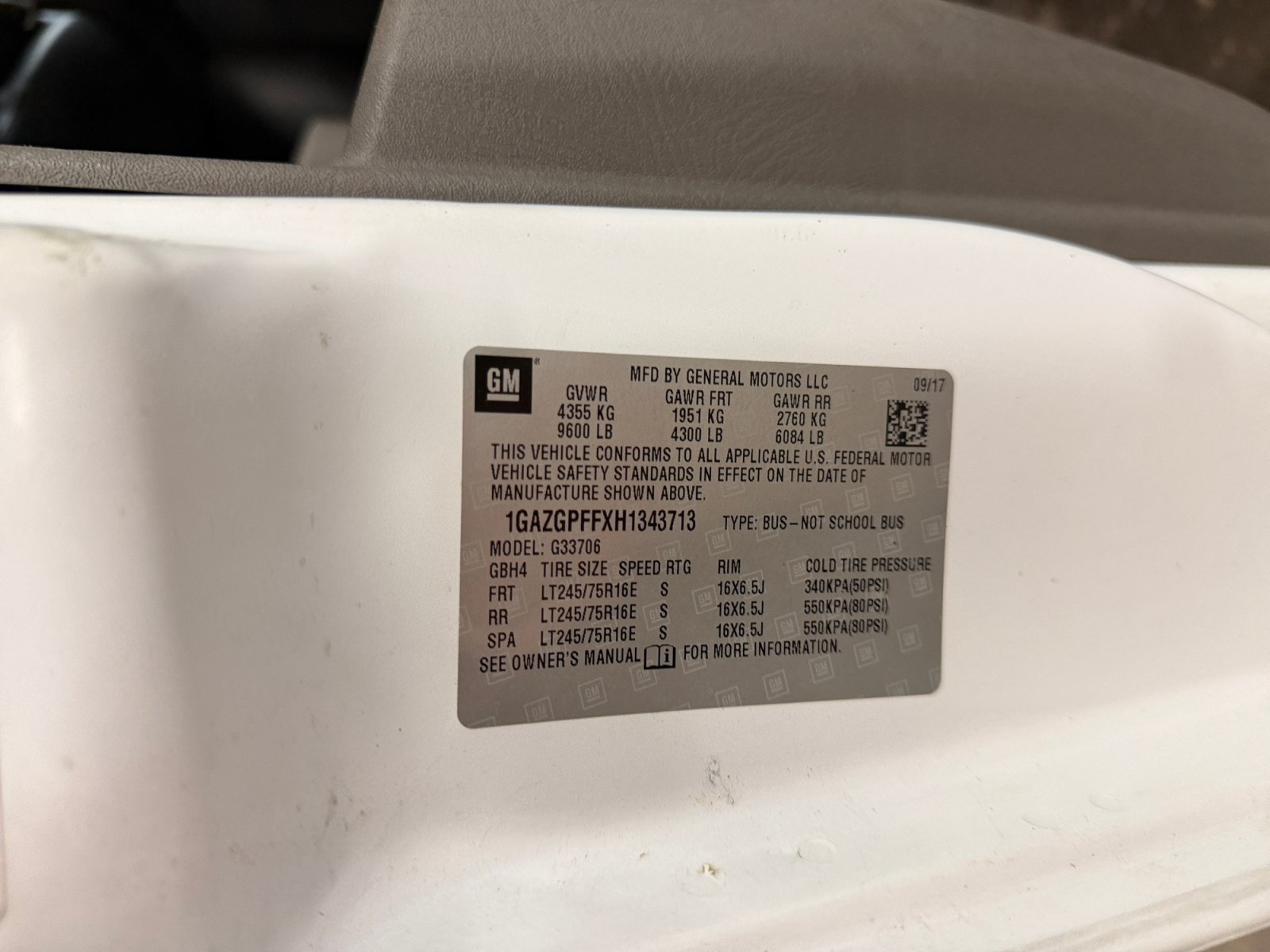 Used 2017 Chevrolet Express 3500 LT w/ LT Preferred Equipment Group RWD image 37