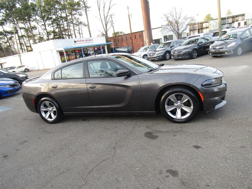 Used 2015 Dodge Charger SE w/ Sport Appearance Group image 11