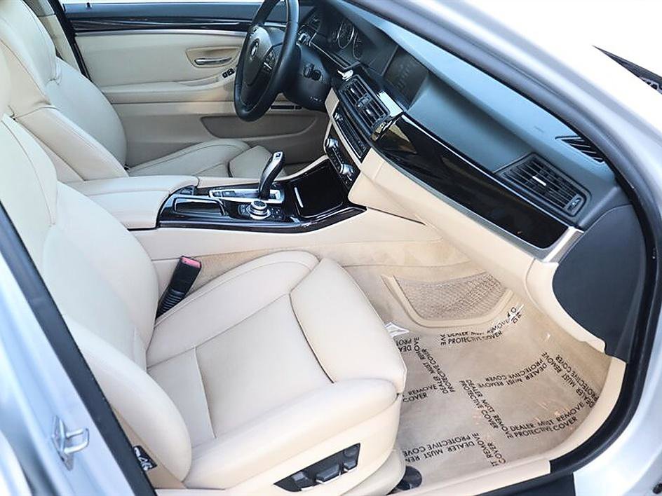 Used 2011 BMW 550i Sedan image 11