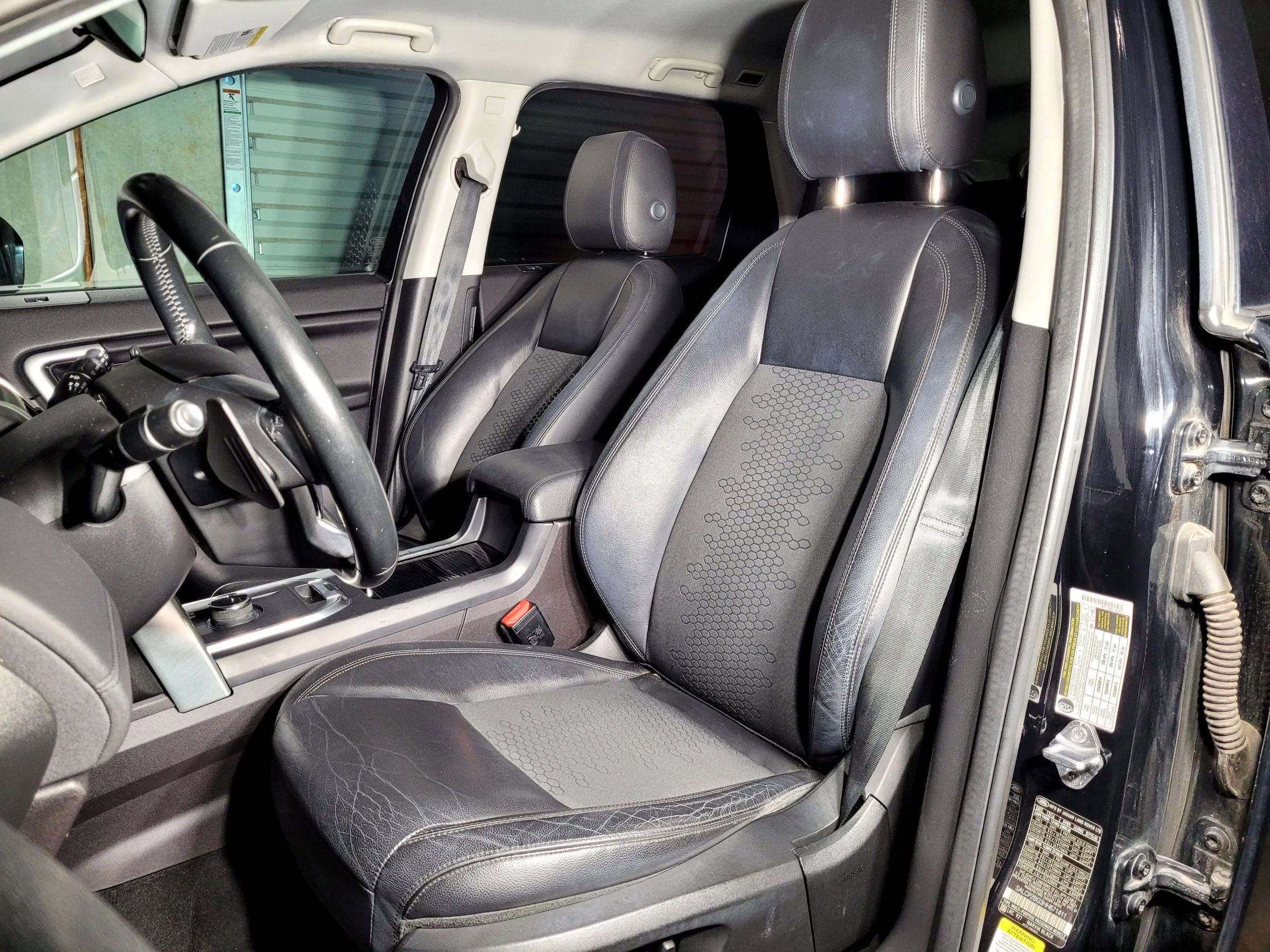 Used 2017 Land Rover Discovery Sport SE image 18