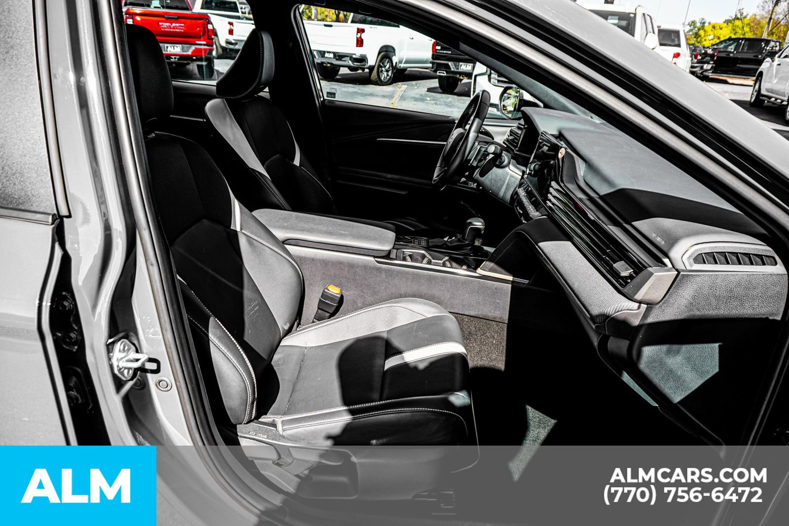 Used 2025 Toyota Camry SE image 23