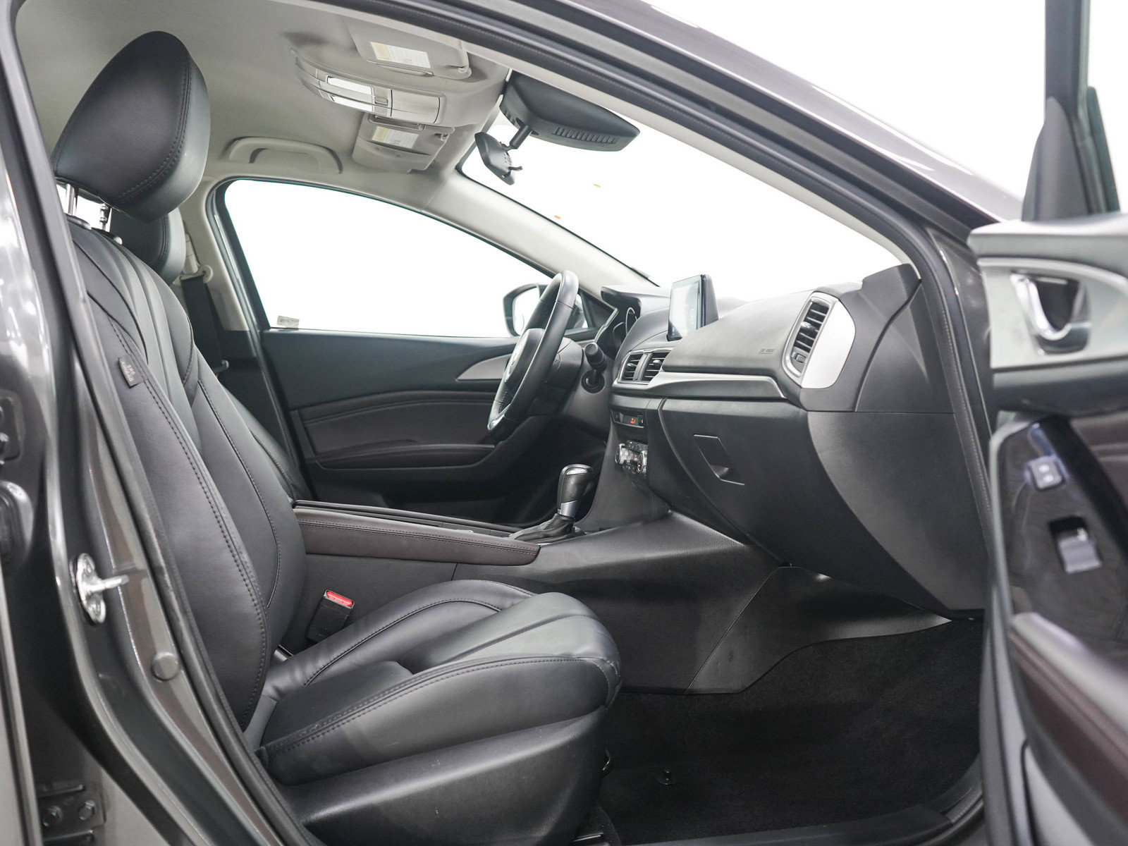 Used 2018 MAZDA MAZDA3 Touring FWD image 11
